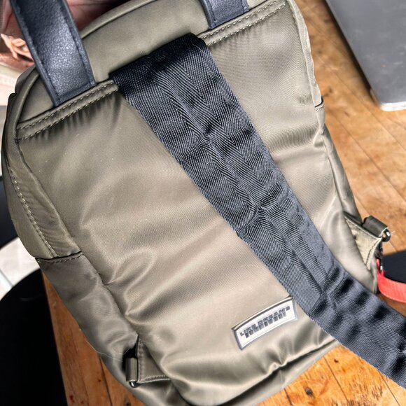 one strap backpack - Picture 5 of 6